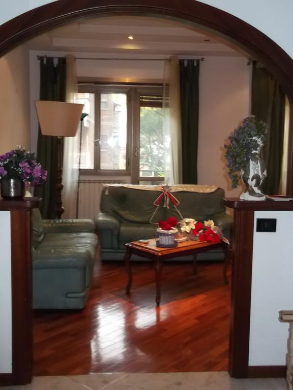 B&B Mary'S House Чампино Экстерьер фото